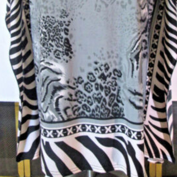 DOTS 1X TUNIC TOP ANIMAL PRINT W/ SHORT SLEEVES - Picture 3 of 4